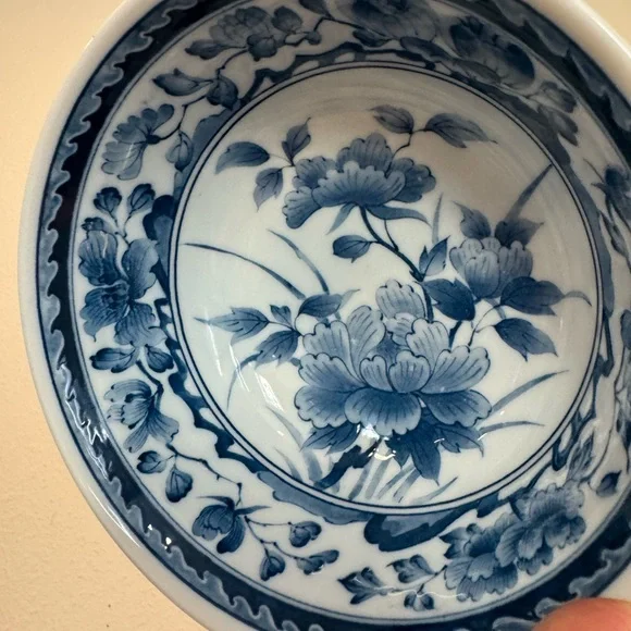 2 Blue and White Porcelain Decorative Bowls In Excellent Condition - Picture 4 of 12